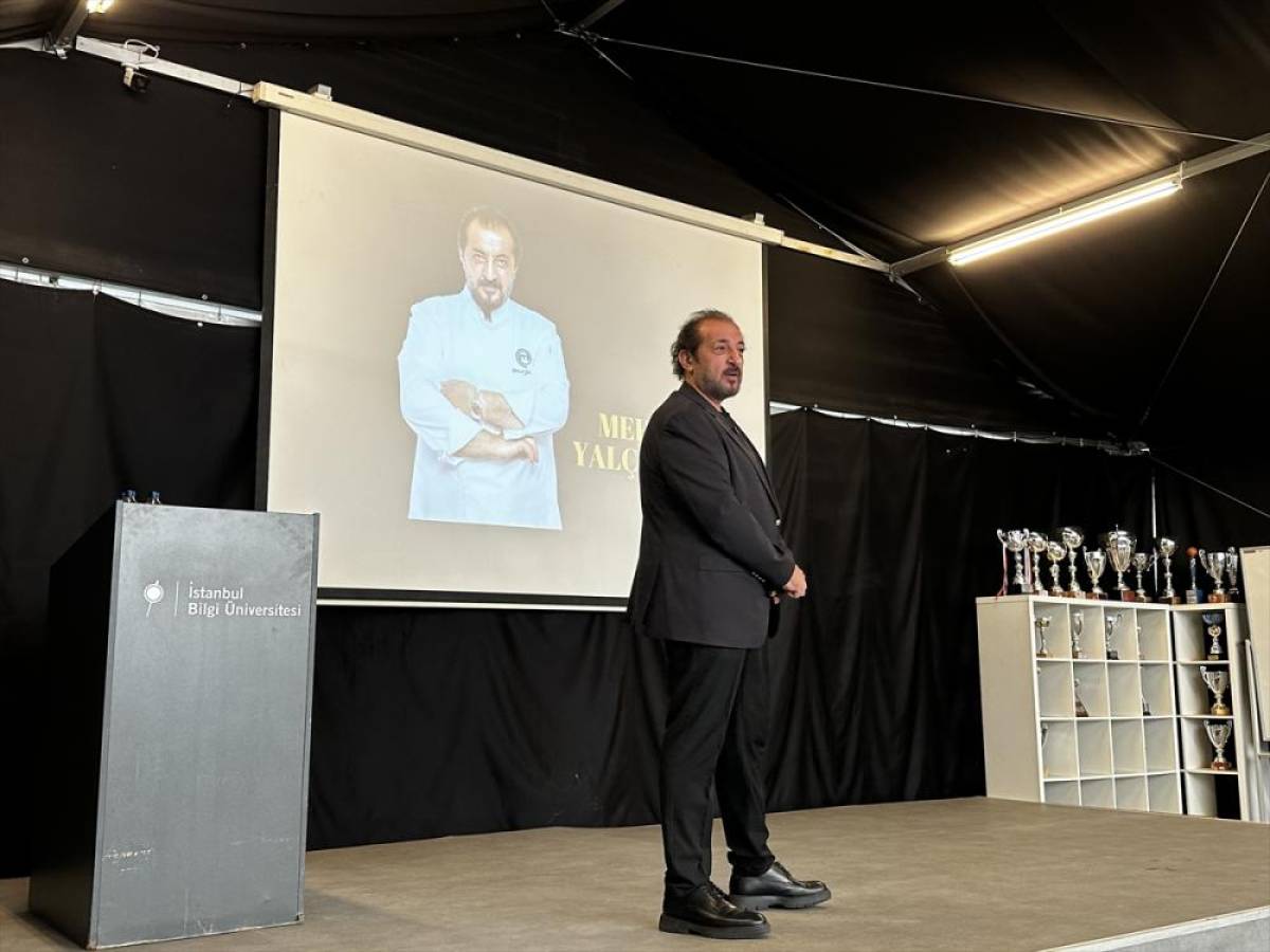 İstanbul Bilgi &Uuml;niversitesinde şef Yal&ccedil;ınkaya &ouml;ğrencilerle buluştu