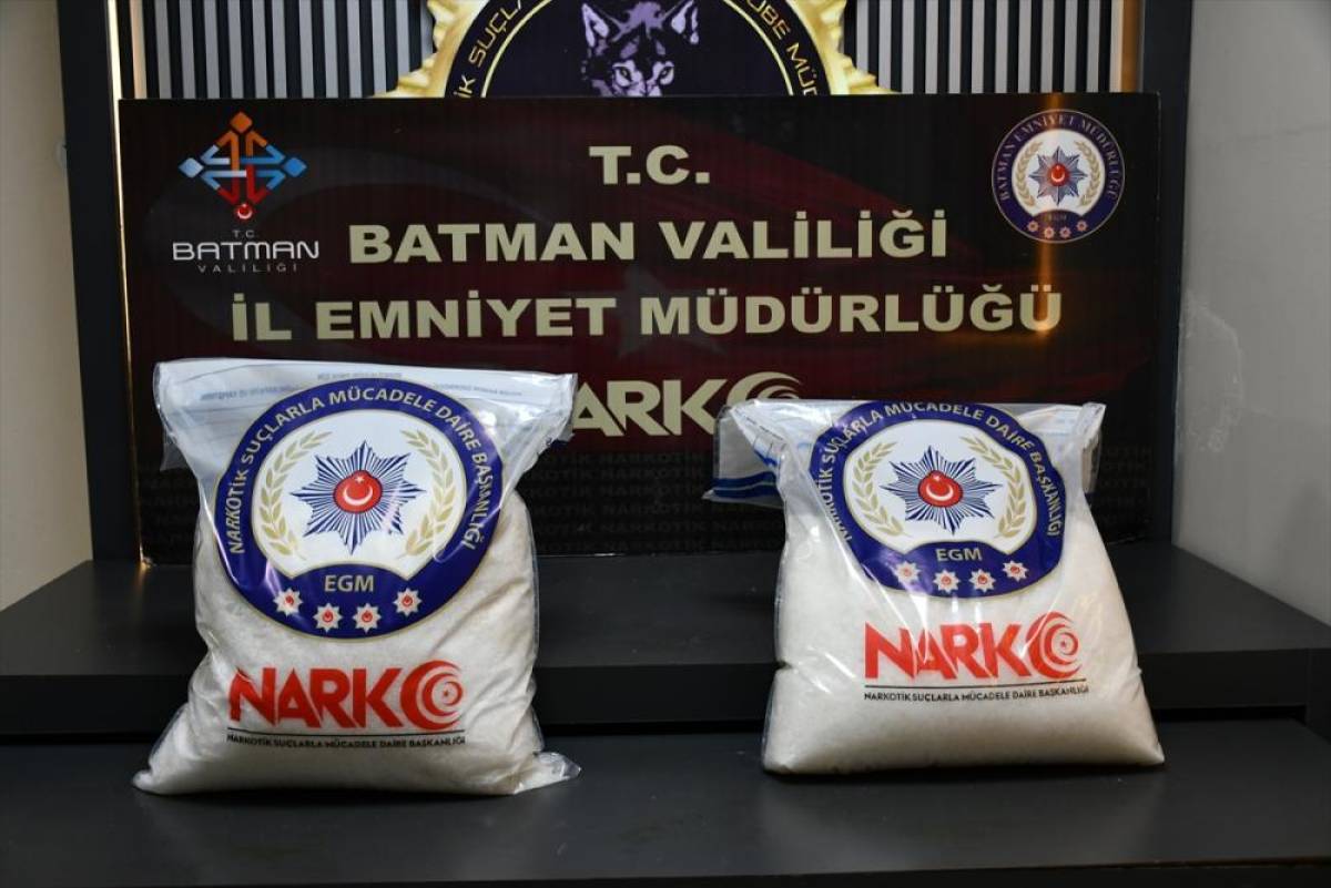 Batman'da &ccedil;ekicinin taşıdığı ara&ccedil;ta 24 kilo 600 gram metamfetamin ele ge&ccedil;irildi