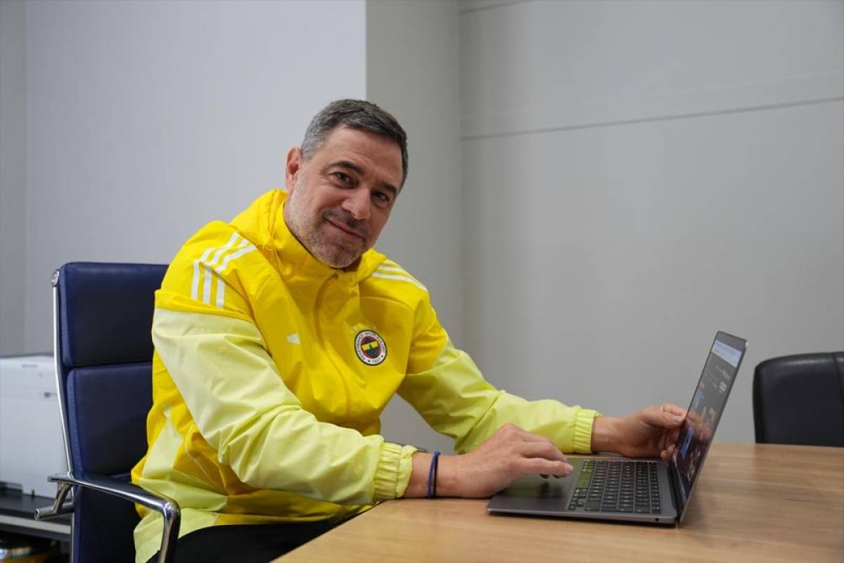 Fenerbah&ccedil;e arsaVev Teknik Direkt&ouml;r&uuml; G&ouml;khan Bozkaya, AA'nın "Yılın Kareleri" oylamasına katıldı