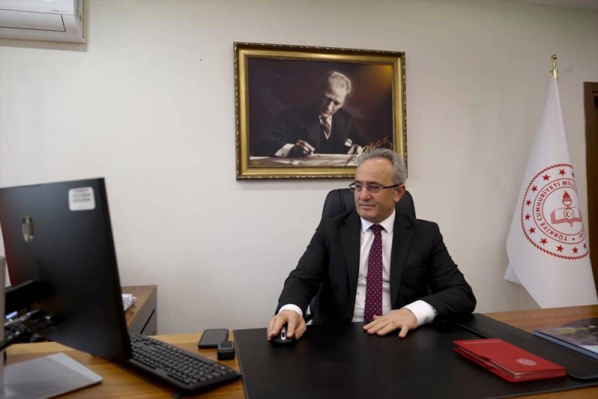 Edirne Milli Eğitim M&uuml;d&uuml;r&uuml; Alireisoğlu, AA'nın "Yılın Kareleri" oylamasına katıldı