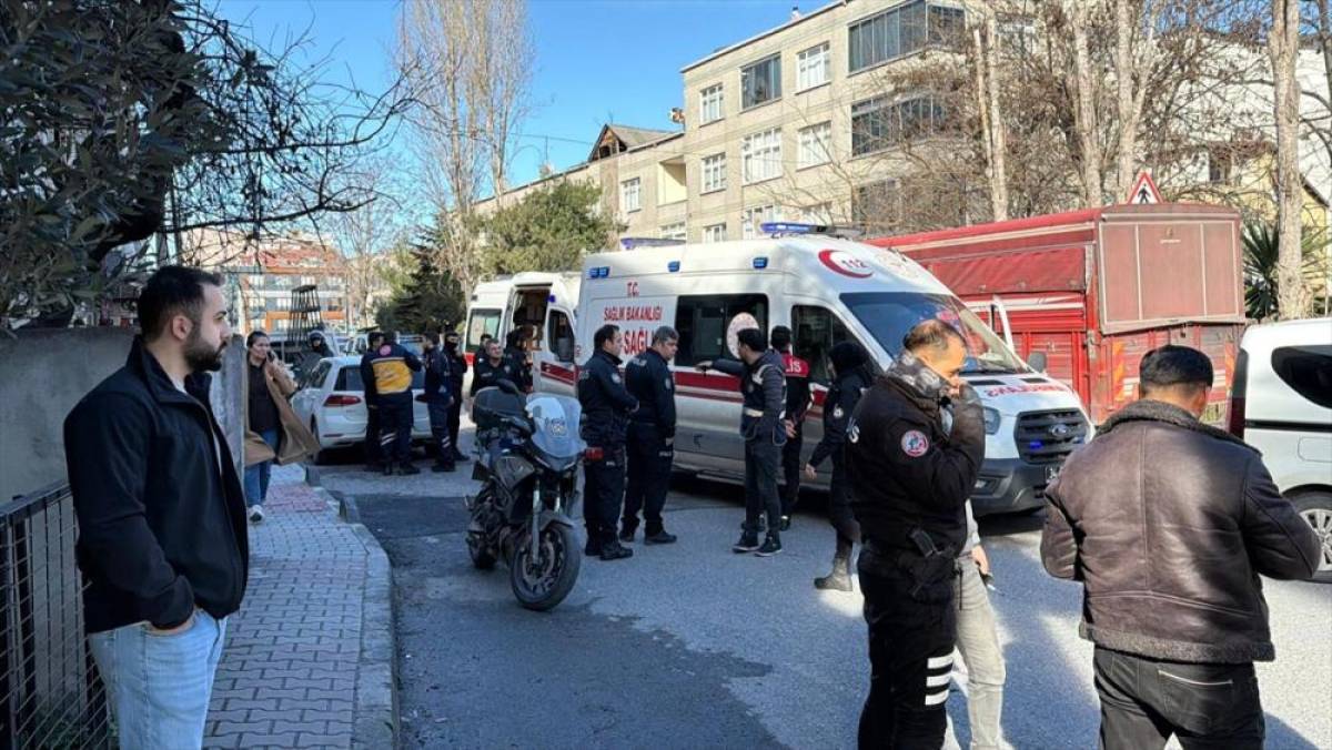 K&uuml;&ccedil;&uuml;k&ccedil;ekmece'de ara&ccedil;larını durdurduğu polislere saldıran zanlı yakalandı