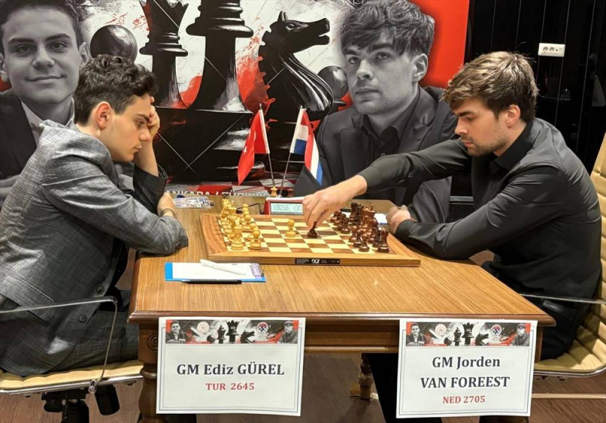 Satran&ccedil; oyuncuları Ediz G&uuml;rel ile Van Foreest arasındaki &ouml;zel ma&ccedil;ta d&ouml;rd&uuml;nc&uuml; oyun tamamlandı