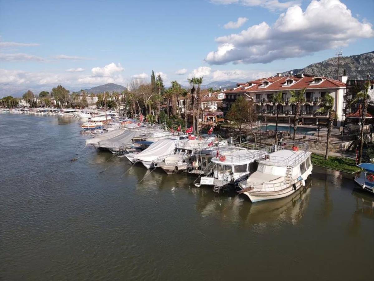 Dalyan Kanalı'nda aşırı yağışlarla su seviyesi 1,5 metre y&uuml;kseldi