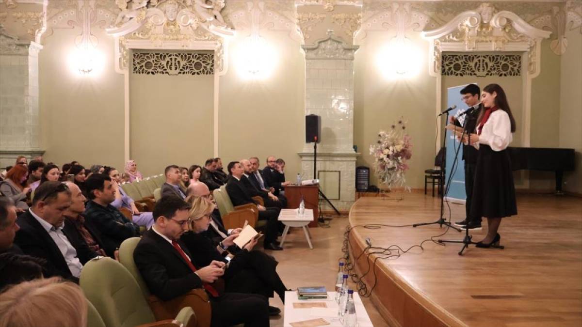 TMV'den G&uuml;rcistan'da "K&uuml;lt&uuml;r Harmanı Şiir Programı"