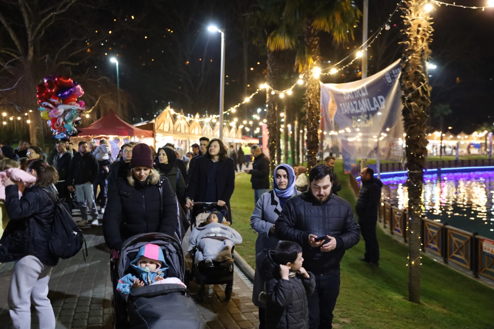 Bursa B&uuml;y&uuml;kşehir'in Ramazan Meydanı ışıl ışıl