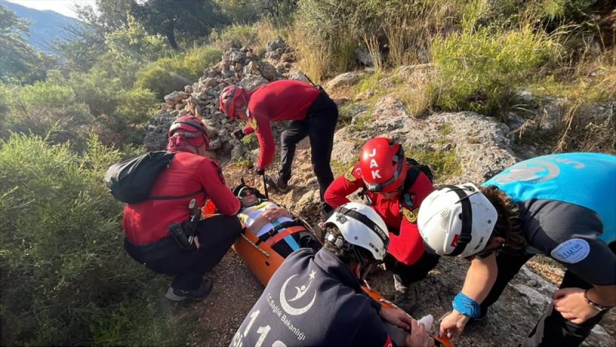 Muğla'daki tarihi Likya Yolu'nda ayağı kırılan kişi kurtarıldı