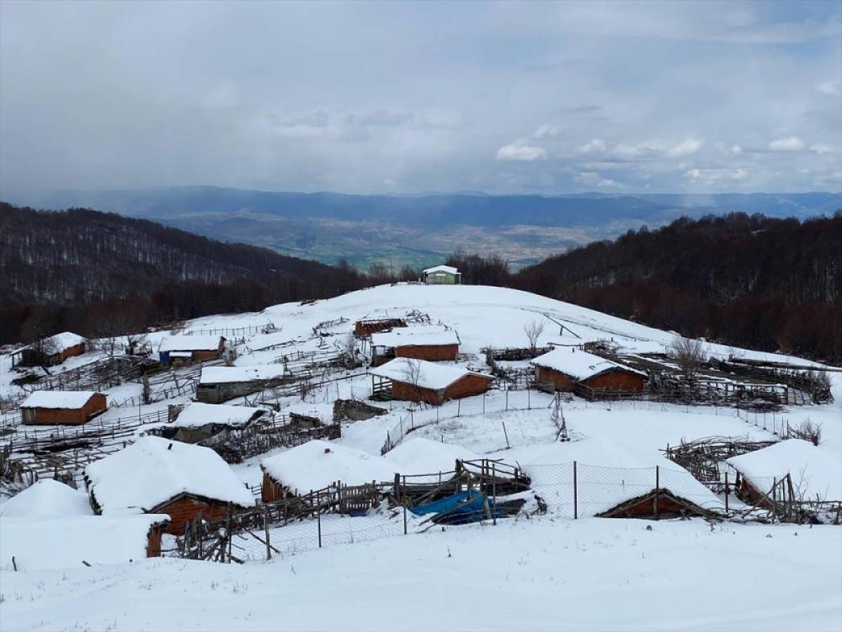 Amasya'nın y&uuml;ksek kesimleri karla kaplandı