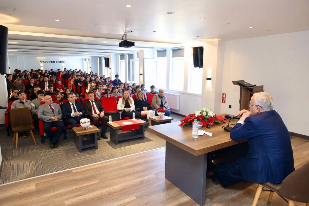 Ordu'da Başkan G&uuml;ler&rsquo;den Fen Lisesi&rsquo;nde kariyer s&ouml;yleşisi