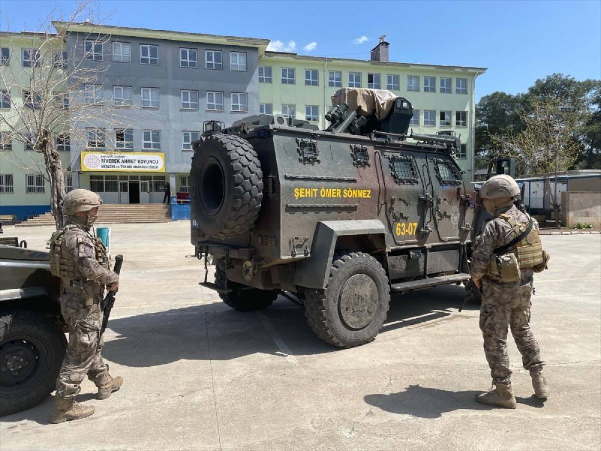 G&Uuml;NCELLEME 3 - Siverek'te silahlı saldırının ger&ccedil;ekleştiği okulda eğitime 4 g&uuml;n ara verildi