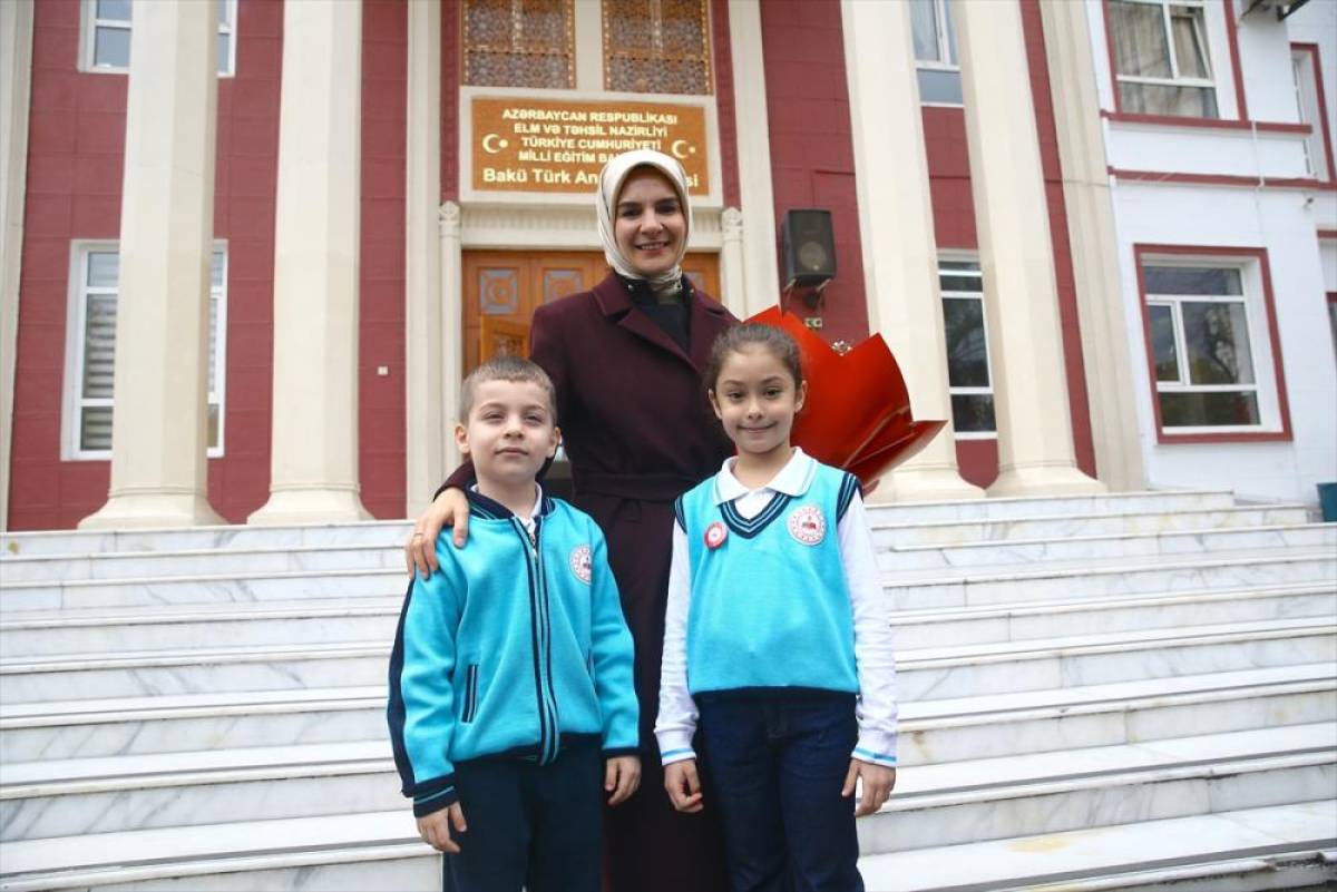 Aile ve Sosyal Hizmetler Bakanı Mahinur G&ouml;ktaş, Bak&uuml; T&uuml;rk Anadolu Lisesi'ni ziyaret etti