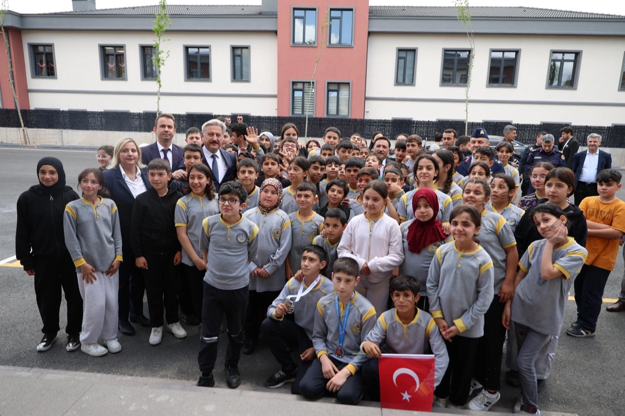 Kayseri Melikgazi'nin 2 yeni eğitim yuvası a&ccedil;ıldı