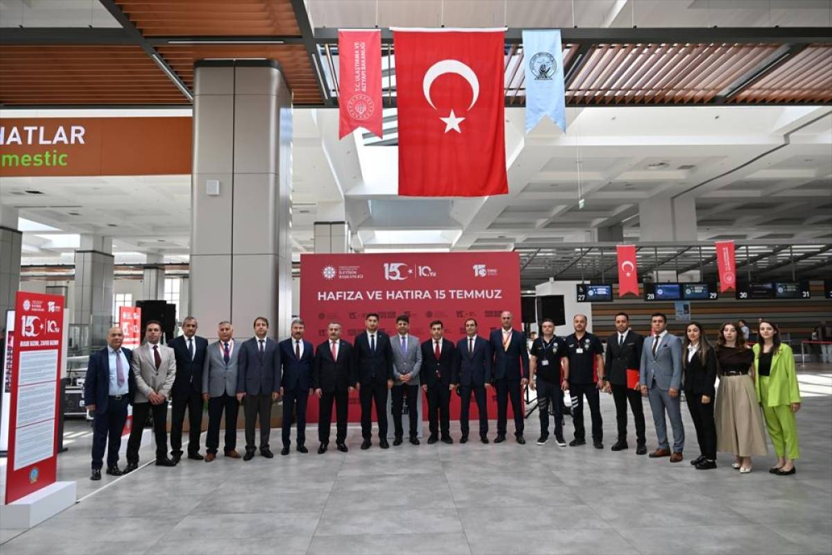 Gaziantep ve Malatya'da 15 Temmuz fotoğraf sergileri a&ccedil;ıldı
