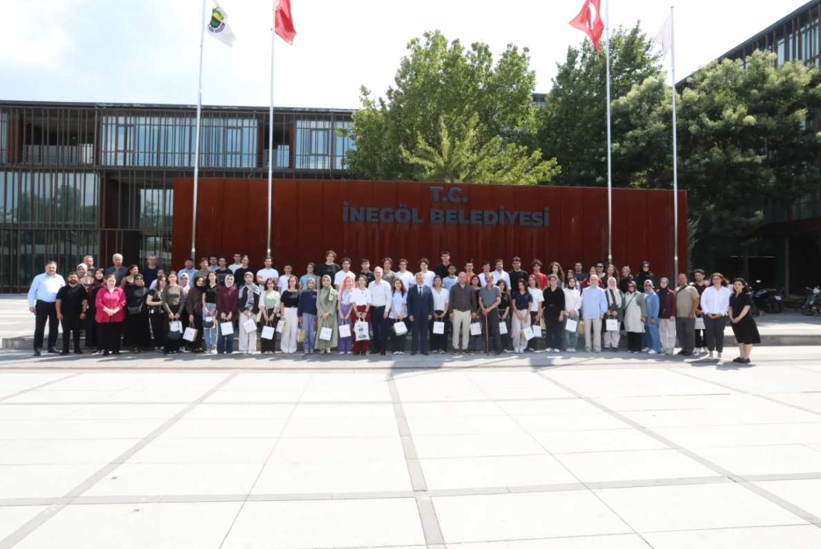 Bursa İneg&ouml;l&rsquo;de YKS başarısı! Başkan Taban &ouml;ğrencilerle bir arada