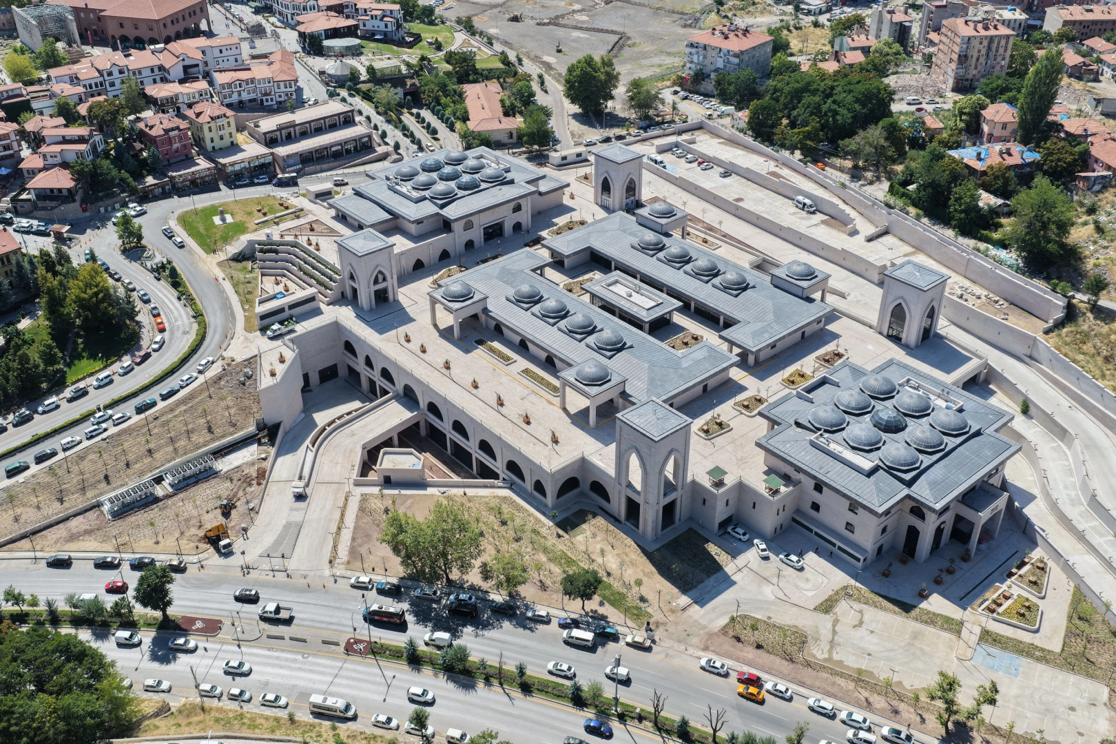 Ankara&rsquo;da Ulus&rsquo;a modern dolmuş durakları