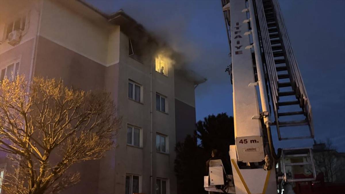 Edirne'de bir apartman dairesinde &ccedil;ıkan yangın s&ouml;nd&uuml;r&uuml;ld&uuml;