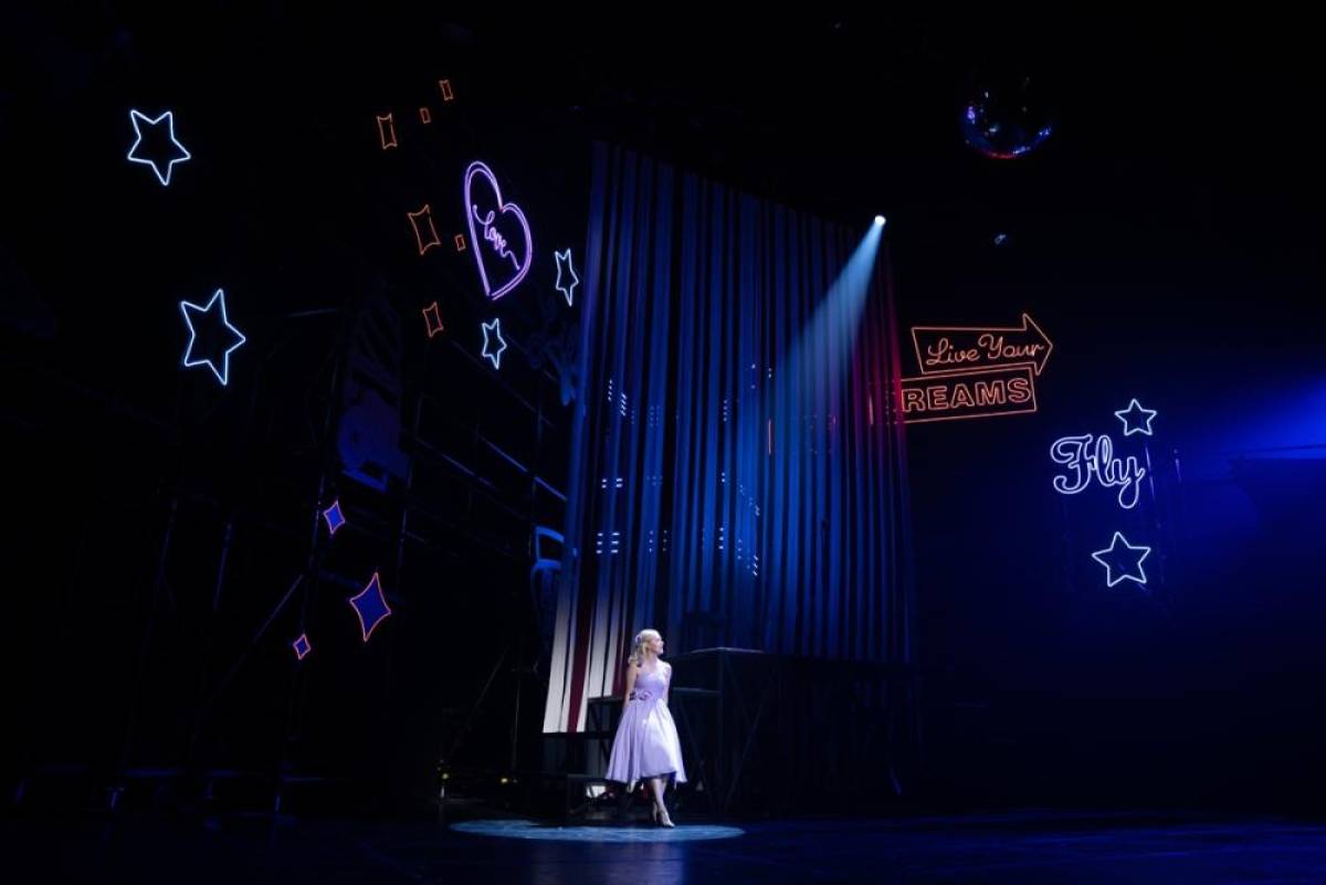 D&uuml;nyaca &uuml;nl&uuml; "Grease" m&uuml;zikali Zorlu PSM'de sahnelenmeye başlandı