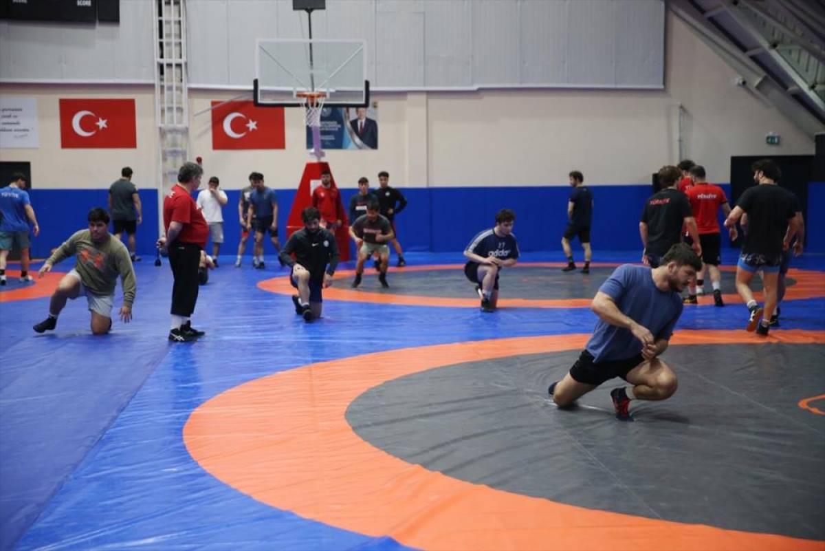 Minderin g&ouml;r&uuml;nmeyen kahramanları sağlık ekibi