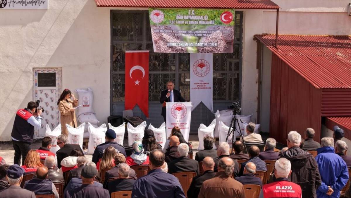 Ağın'da 108 &ccedil;ift&ccedil;iye nohut tohumu dağıtıldı