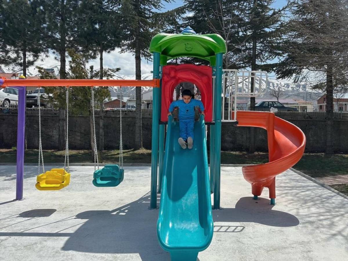 Doğanşehir'de kırsal mahallelere &ccedil;ocuk parkı yapıldı