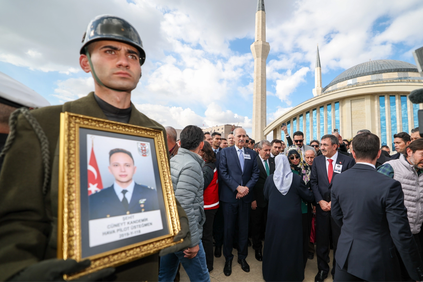 Üç şehidimiz de Ankara'da son yolculuğuna uğurlandı
