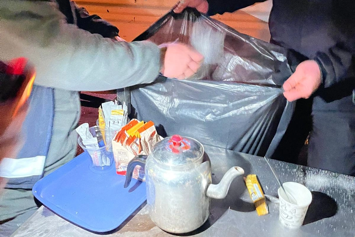 İzmir Zabıtası'ndan fahiş fiyat ve izinsiz satışa ge&ccedil;it yok!