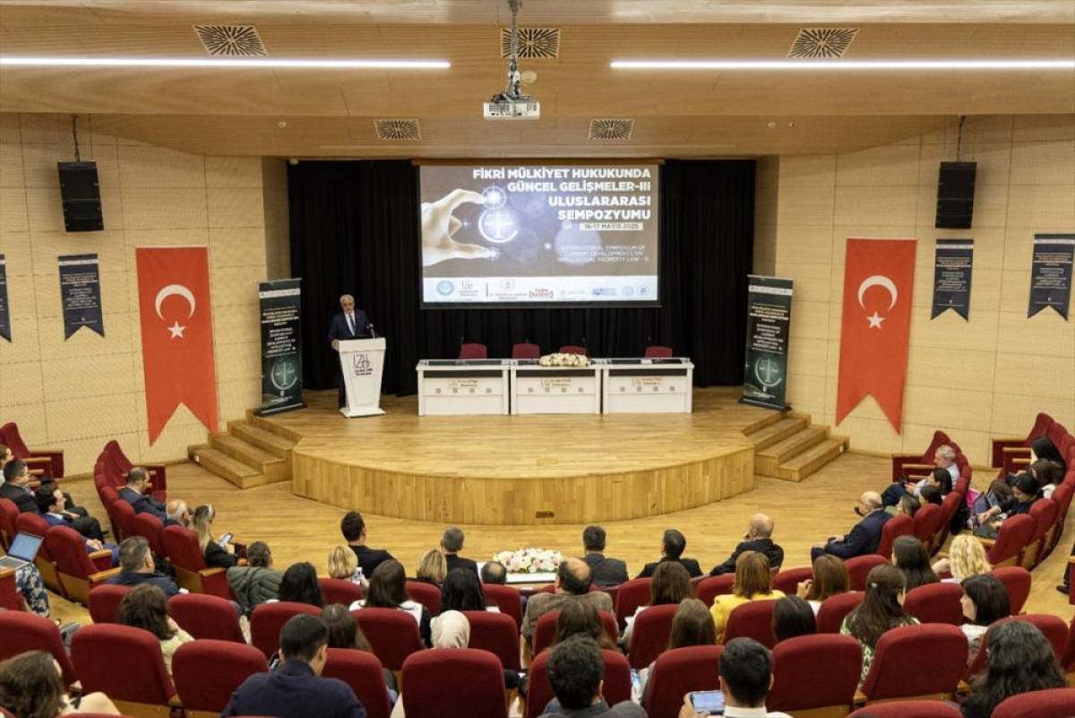 Fikri mülkiyet hukuku İZÜ'de düzenlenen sempozyumda tartışıldı