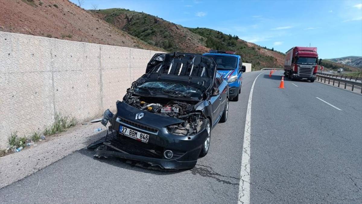 Sivas'taki trafik kazalarında 1'i çocuk 4 kişi yaralandı