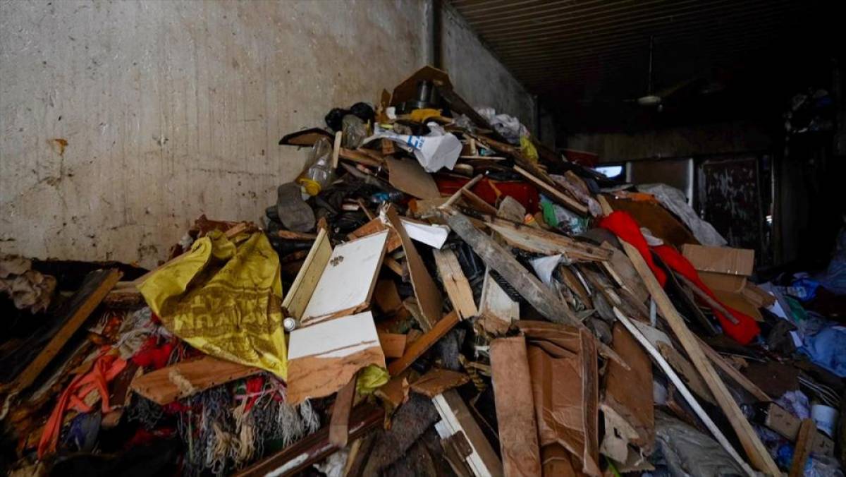 Mersin'de bir evden 168 ton &ccedil;&ouml;p &ccedil;ıktı