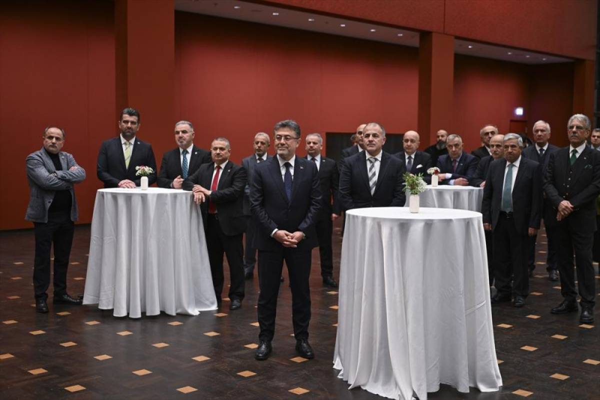 Bakan Yumaklı, Berlin'de Almanya T&uuml;rk toplumu temsilcileriyle buluştu: