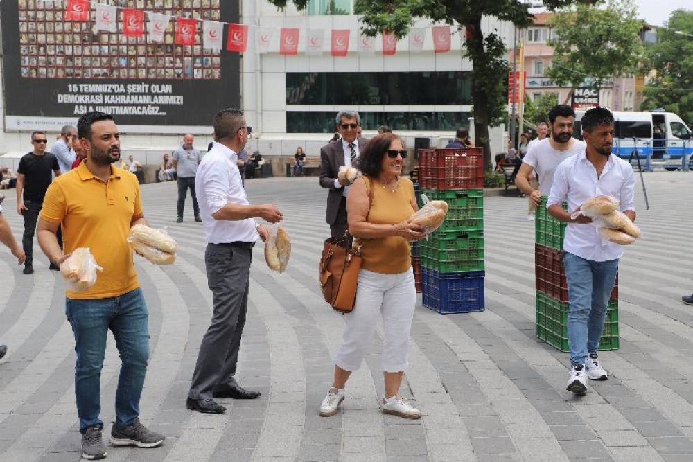 Bursa'da 2 bin ücretsiz ekmek dakikalar içinde tükendi