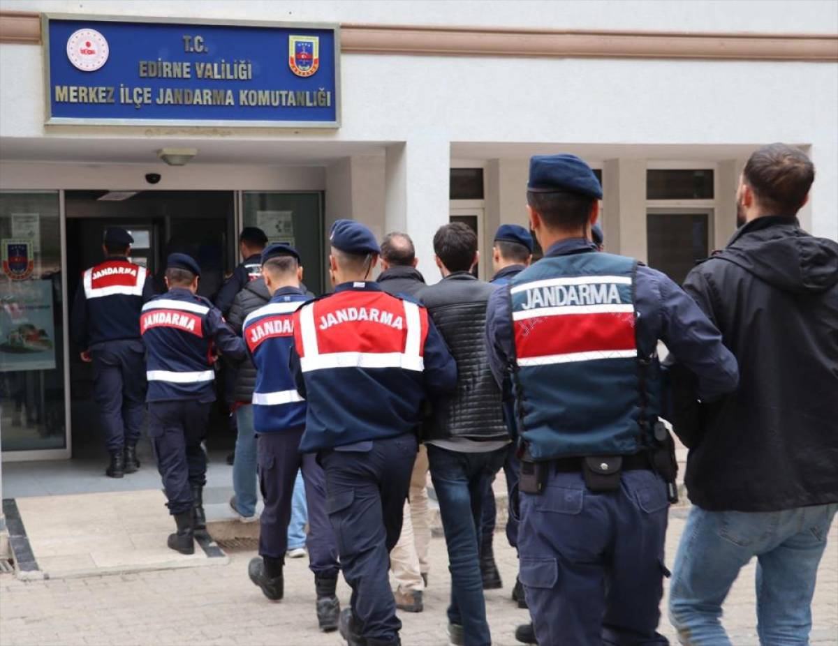 Edirne'de yurt dışına kaçmaya çalışan 7 terör örgütü üyesi yakalandı
