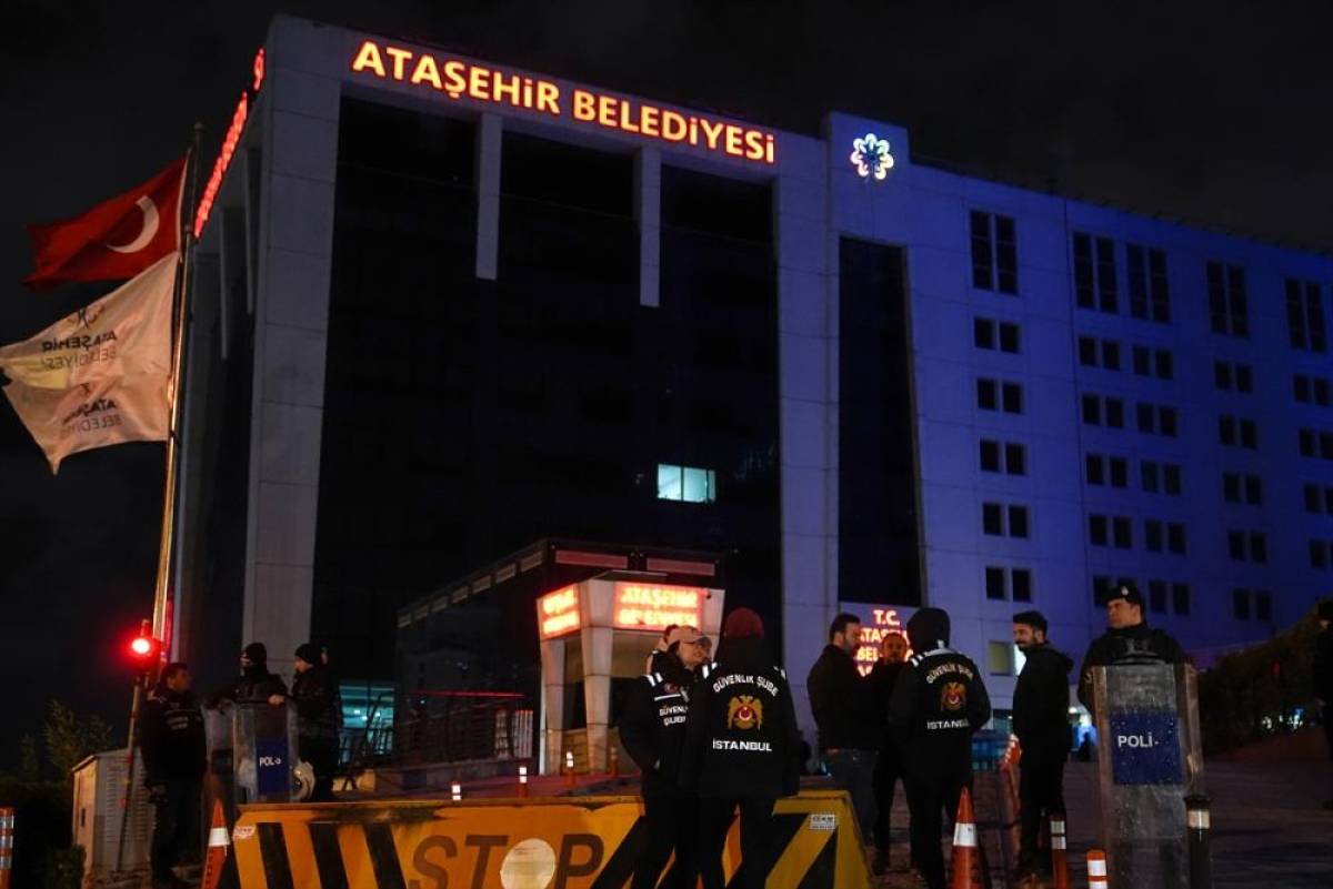 Ataşehir Belediyesine y&ouml;nelik operasyonda 18 ş&uuml;pheli g&ouml;zaltına alındı