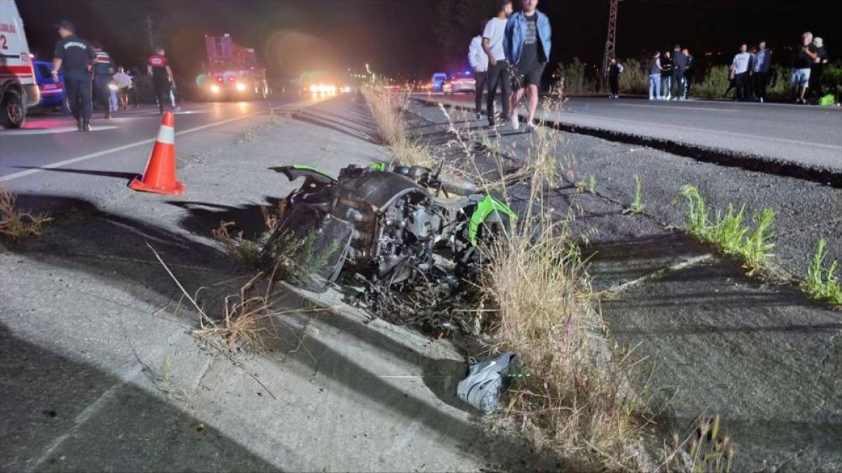 Sakarya'da otomobil ile iki motosikletin çarpışması sonucu 1 kişi öldü, 3 kişi yaralandı