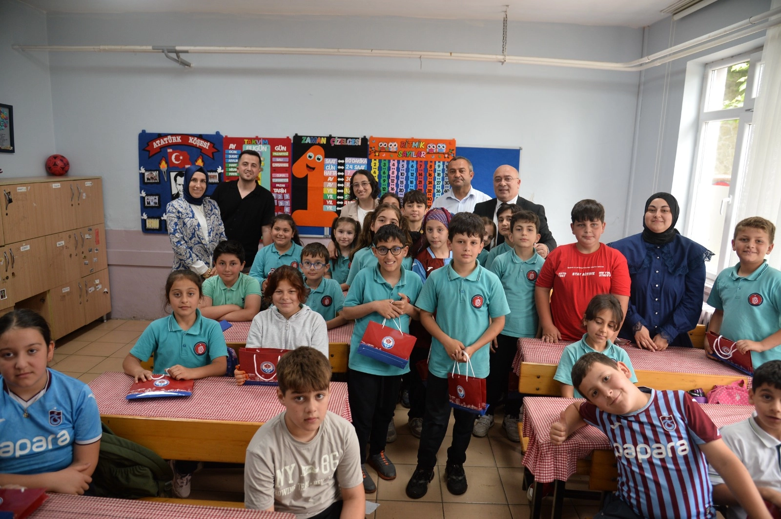 Trabzon B&uuml;y&uuml;kşehir'in 'Akran Nezaketi' eğitimleri s&uuml;r&uuml;yor