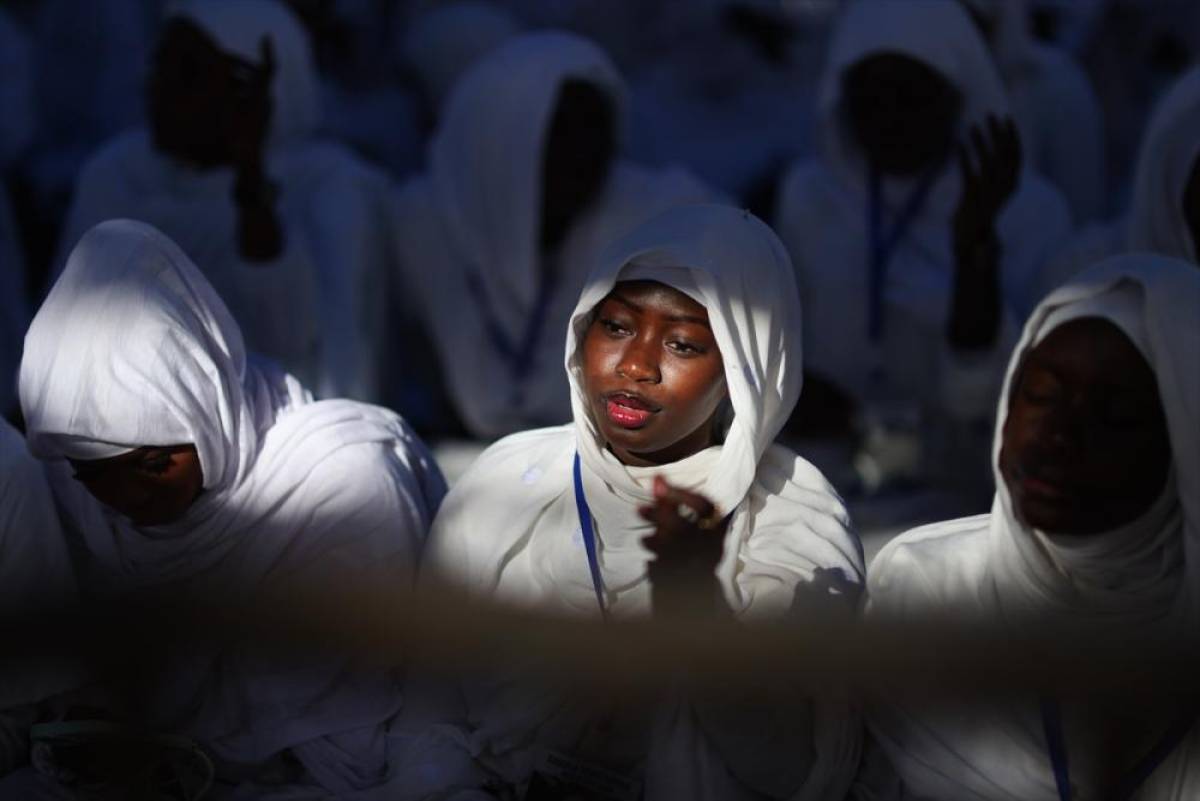 Senegal&rsquo;de Layene tarikatı mensupları &ldquo;beyazlar&rdquo; i&ccedil;inde birlik mesajı i&ccedil;in toplandı