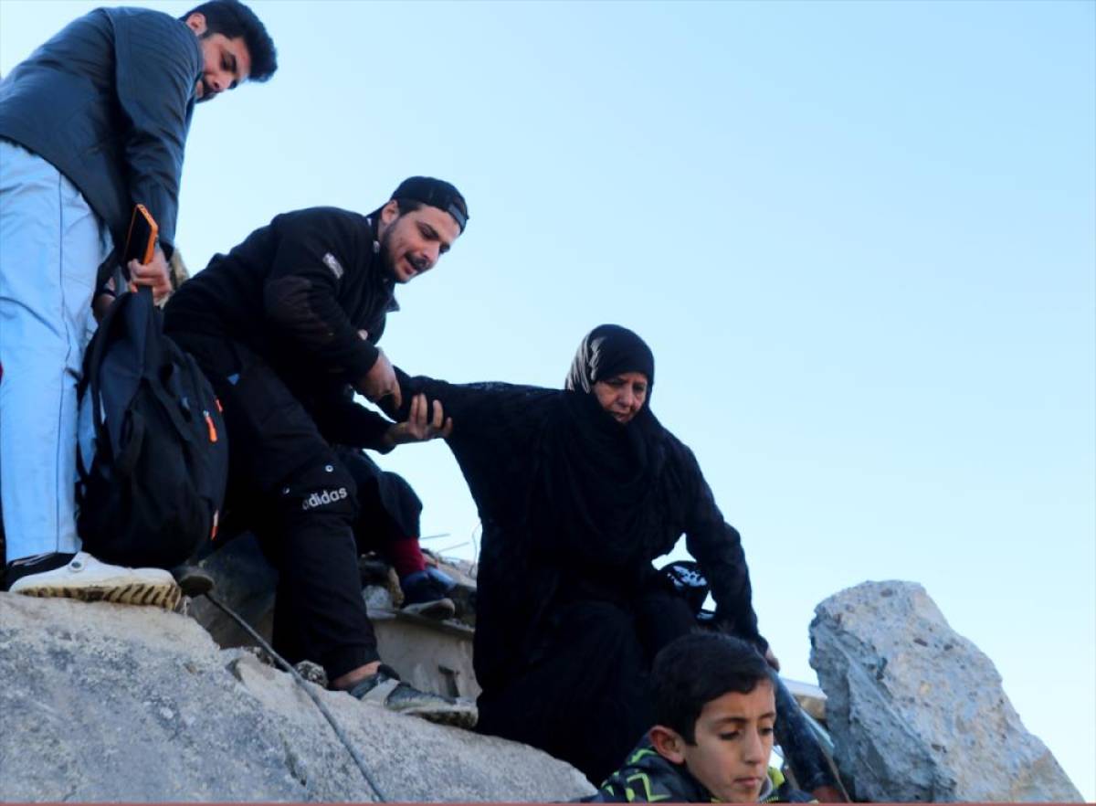 Rakka&rsquo;da k&ouml;pr&uuml;leri havaya u&ccedil;uran SDG/YPG, b&ouml;lge sakinlerini ulaşım sıkıntısıyla karşı karşıya bıraktı