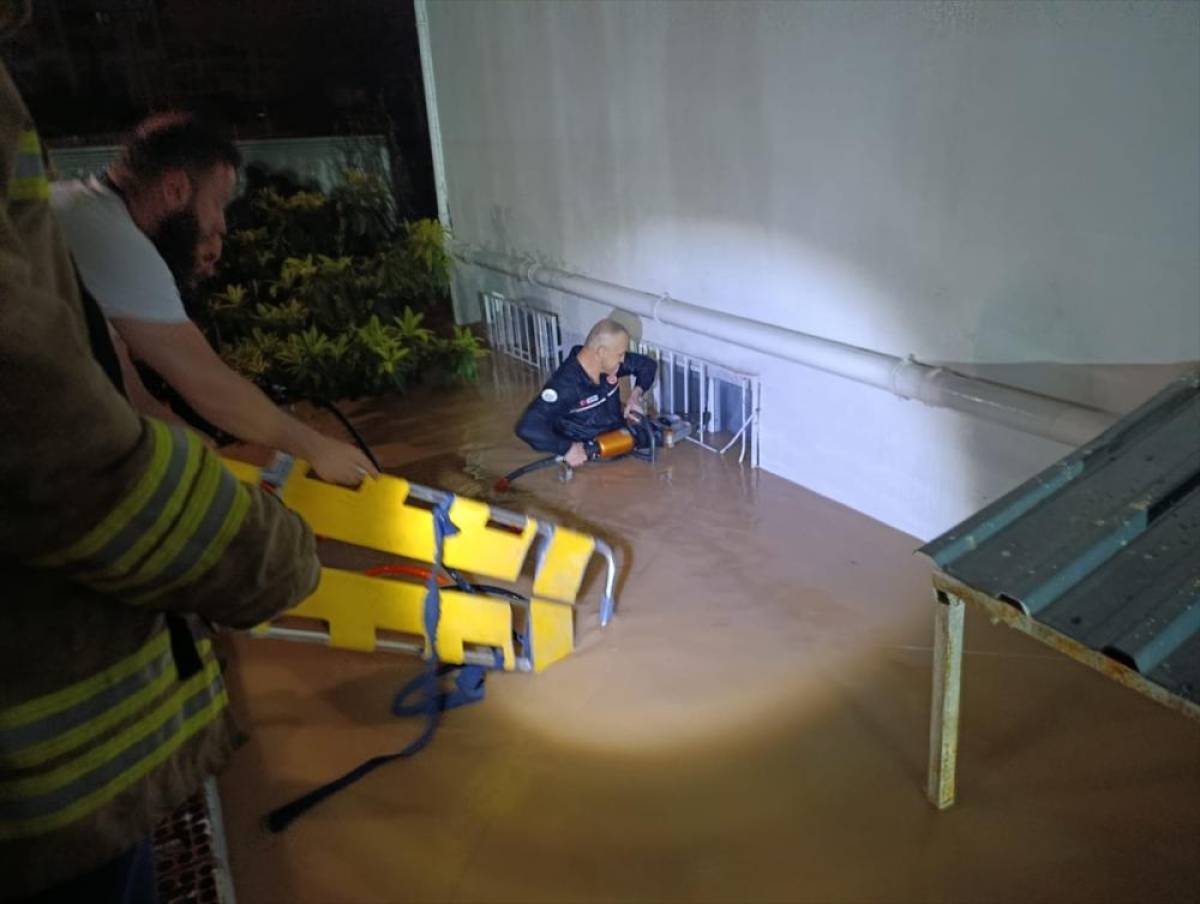 Mardin'de sağanak hayatı olumsuz etkiledi