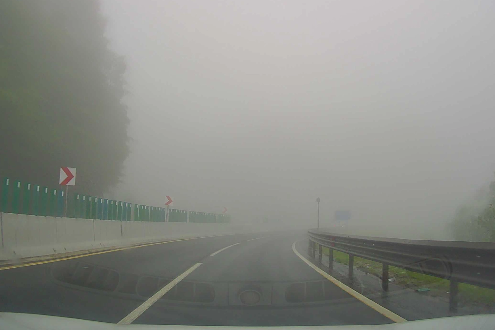 Bolu Dağı&rsquo;nda sis g&ouml;r&uuml;ş mesafesini d&uuml;ş&uuml;rd&uuml;
