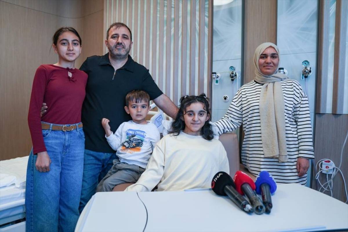 İki yıldır beklediği nakil haberini Kars'ta alan gen&ccedil; kız, zamanla yarışla yeni karaciğerine kavuştu