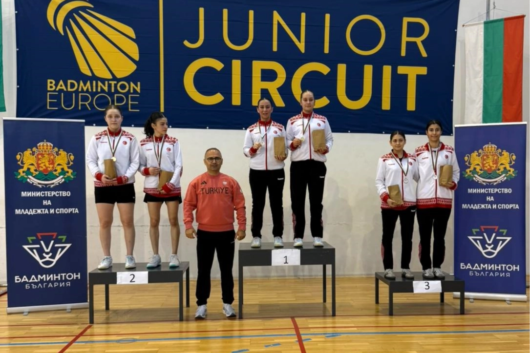 Osmangazili badmintonculardan &ccedil;ifte başarı