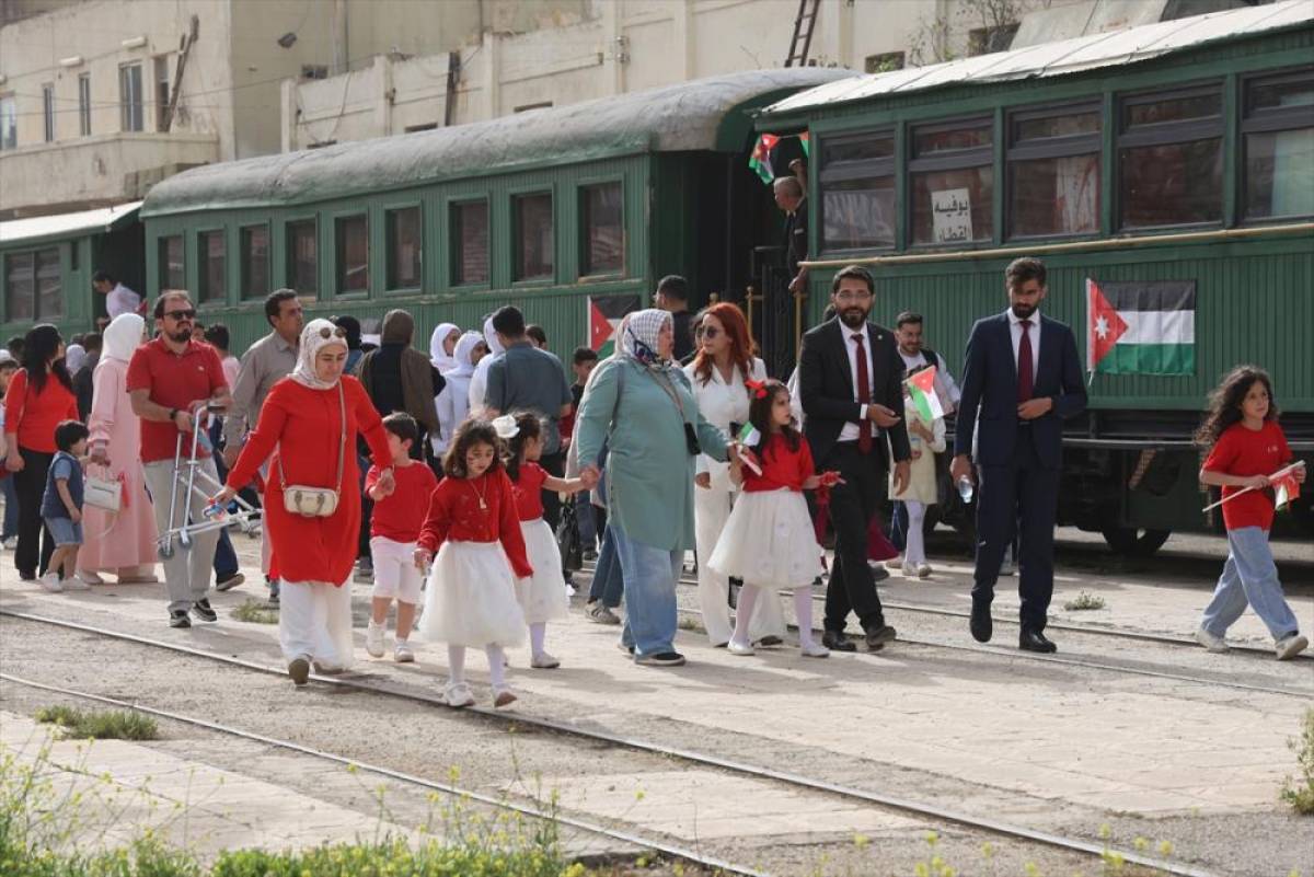 &Uuml;rd&uuml;n&rsquo;de bu yıl 23 Nisan Osmanlı mirası Hicaz Demir Yolu İstasyonu'nda kutlandı