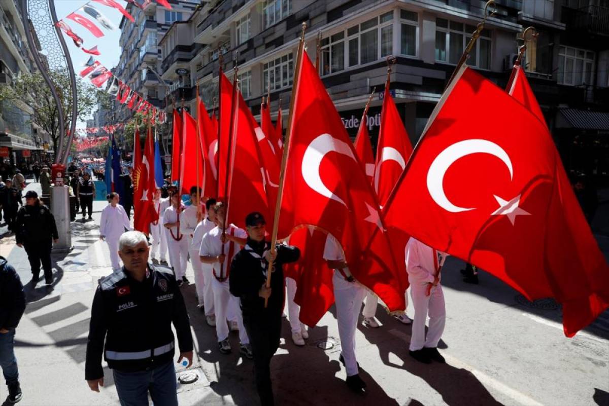 Samsun'da "2. T&uuml;rk D&uuml;nyası &Ccedil;ocuk Festivali" y&uuml;r&uuml;y&uuml;ş ve dans g&ouml;sterileriyle başladı