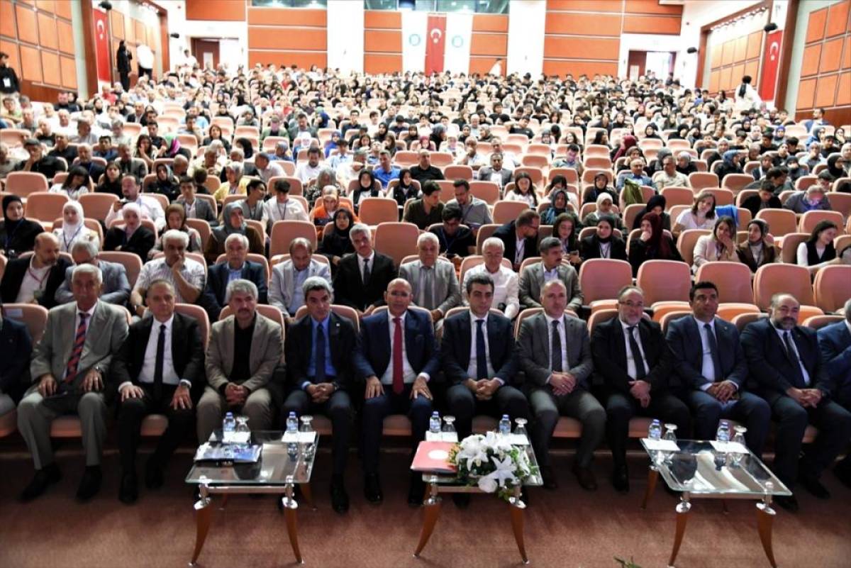 Malatya'da 3. Uluslararası İmam Hatip Öğrencileri Sempozyumu düzenlendi