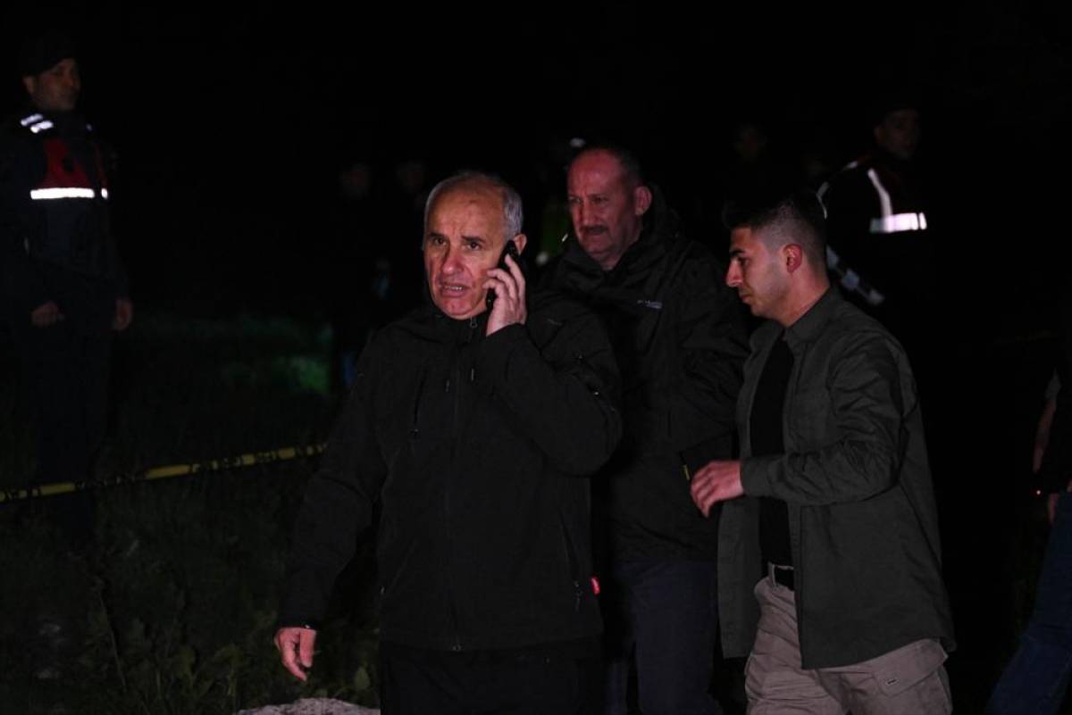 Ankara'da kaza kırıma uğrayan helikopterde incelemeler s&uuml;r&uuml;yor