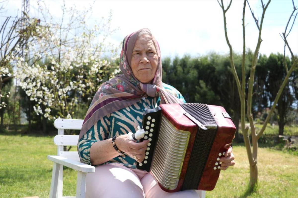 &Ccedil;erkes d&uuml;ğ&uuml;nlerinin mızıkacısı S&uuml;heyla Şimşek'in yaşamı belgesele konu oldu