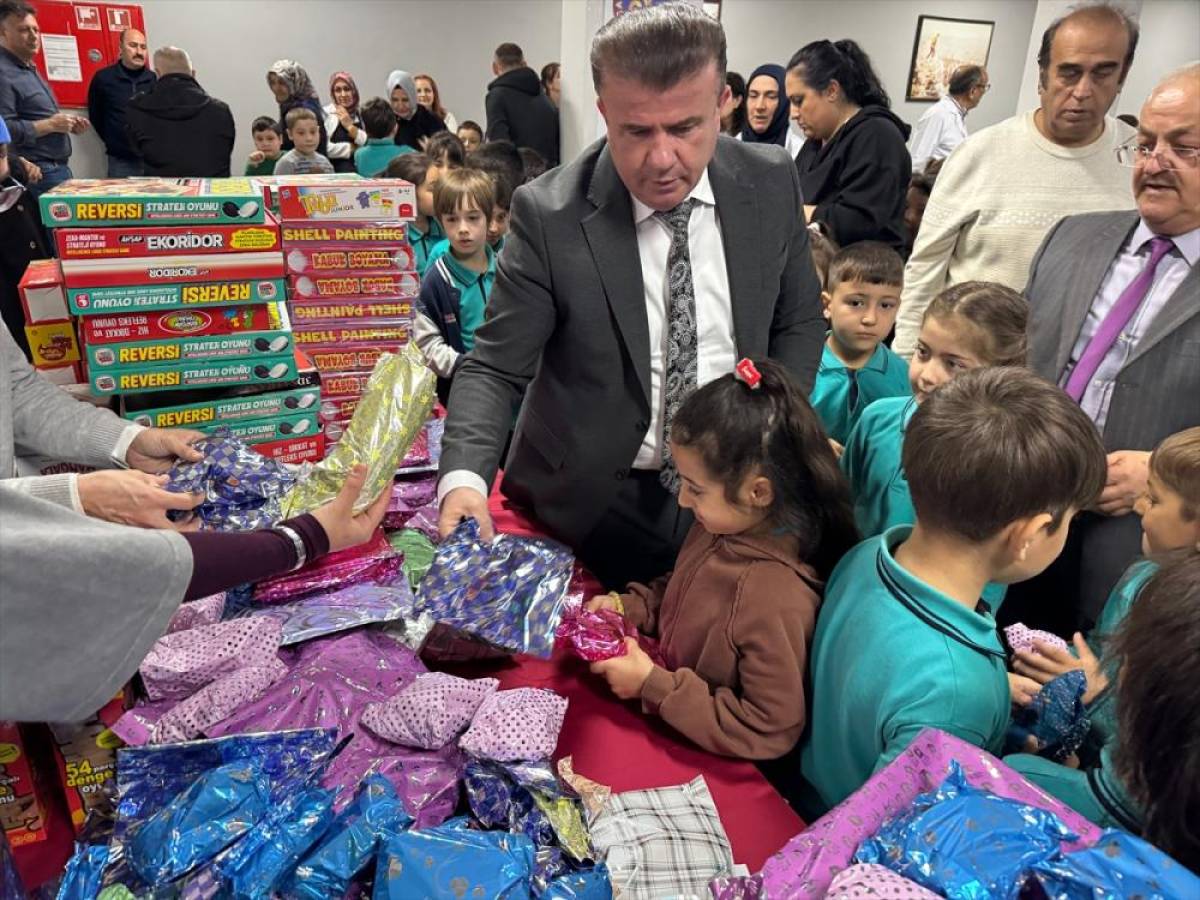 Bartın'da 8 bin 50 ilkokul &ouml;ğrencisine oyuncak dağıtıldı