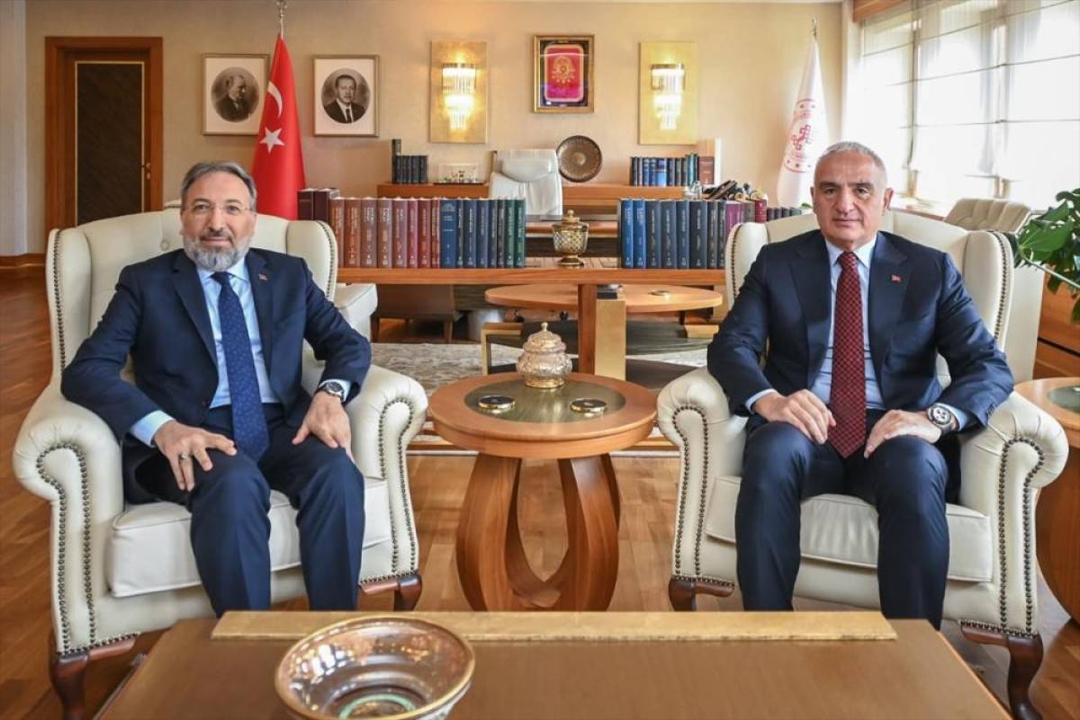 K&uuml;lt&uuml;r ve Turizm Bakanı Ersoy, Diyanet İşleri Başkanı Arpaguş ile bir araya geldi