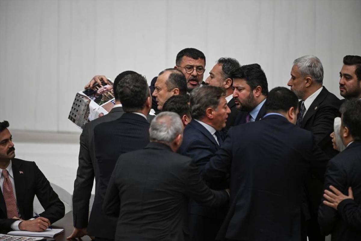 En d&uuml;ş&uuml;k emekli aylığının artırılmasını da i&ccedil;eren kanun teklifi TBMM Genel Kurulunda kabul edildi