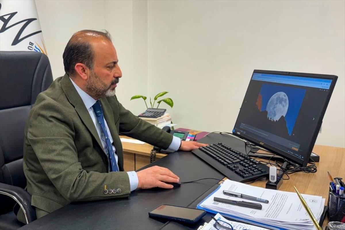 Van İl K&uuml;lt&uuml;r ve Turizm M&uuml;d&uuml;r&uuml; Şahin, AA'nın "Yılın Kareleri" oylamasına katıldı