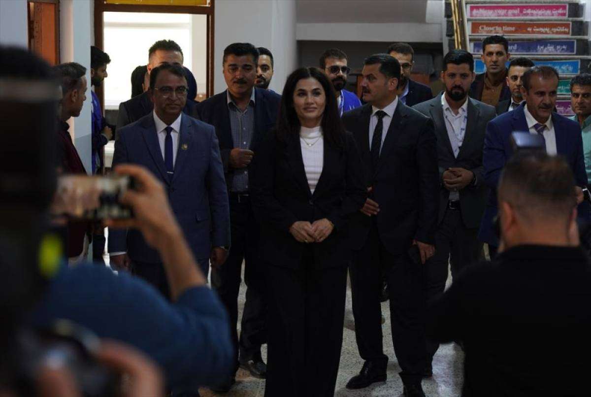 Irak'ın ilk kadın valisi, yeteneklerini göstermeleri için kadınlara alan açılması gerektiğini söyledi: